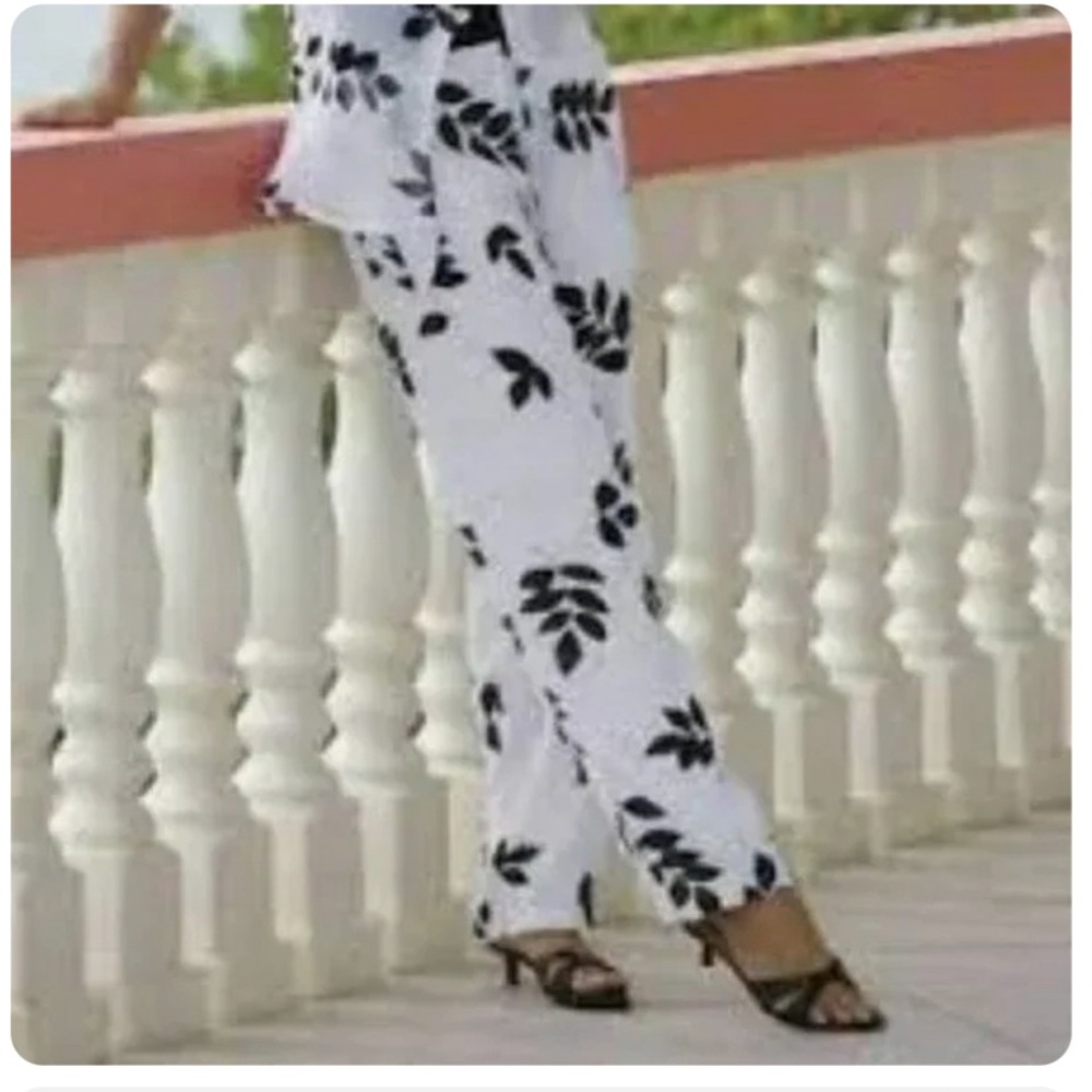 Monroe & Main Floating Leaf Pattern B&W Summer Pants w/elastic waist. Size: XL
